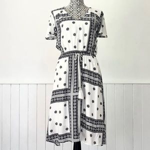 Flowy short sleeve dress with tassel belt